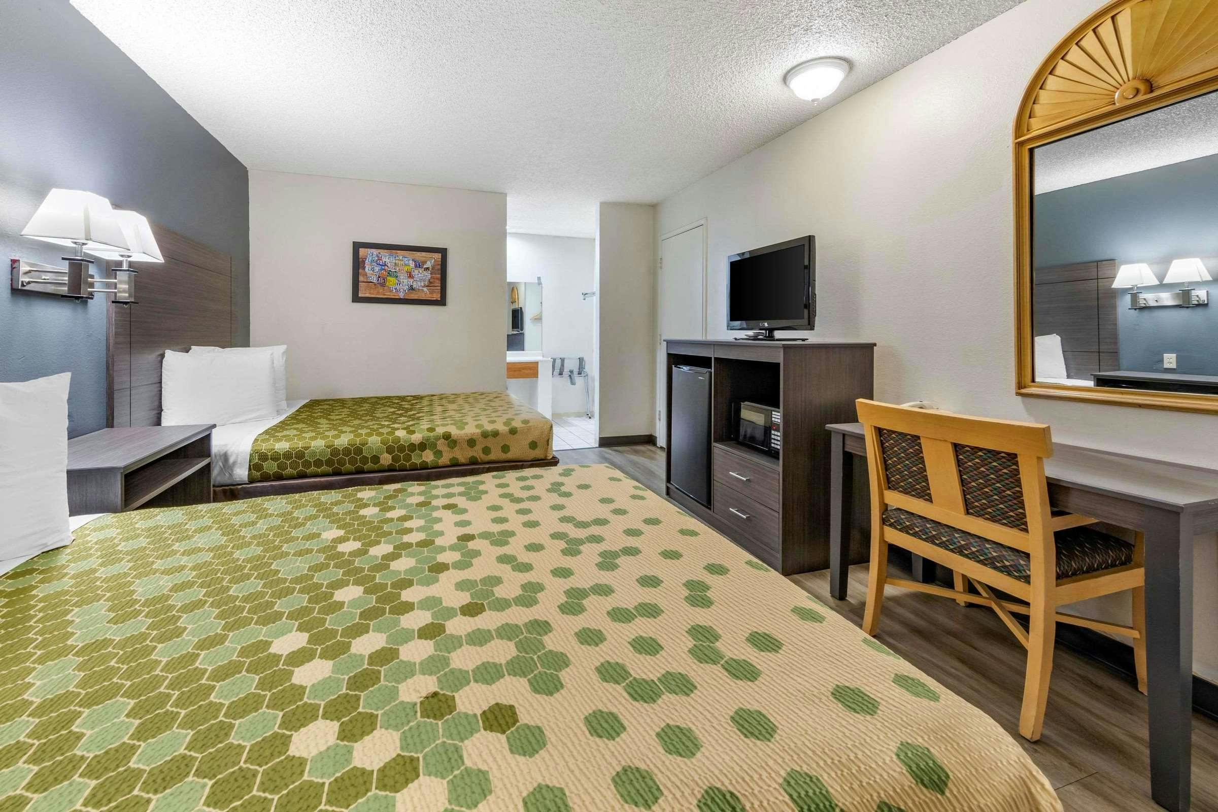 Hotel Econo Lodge On Historic Route 66 photo 2