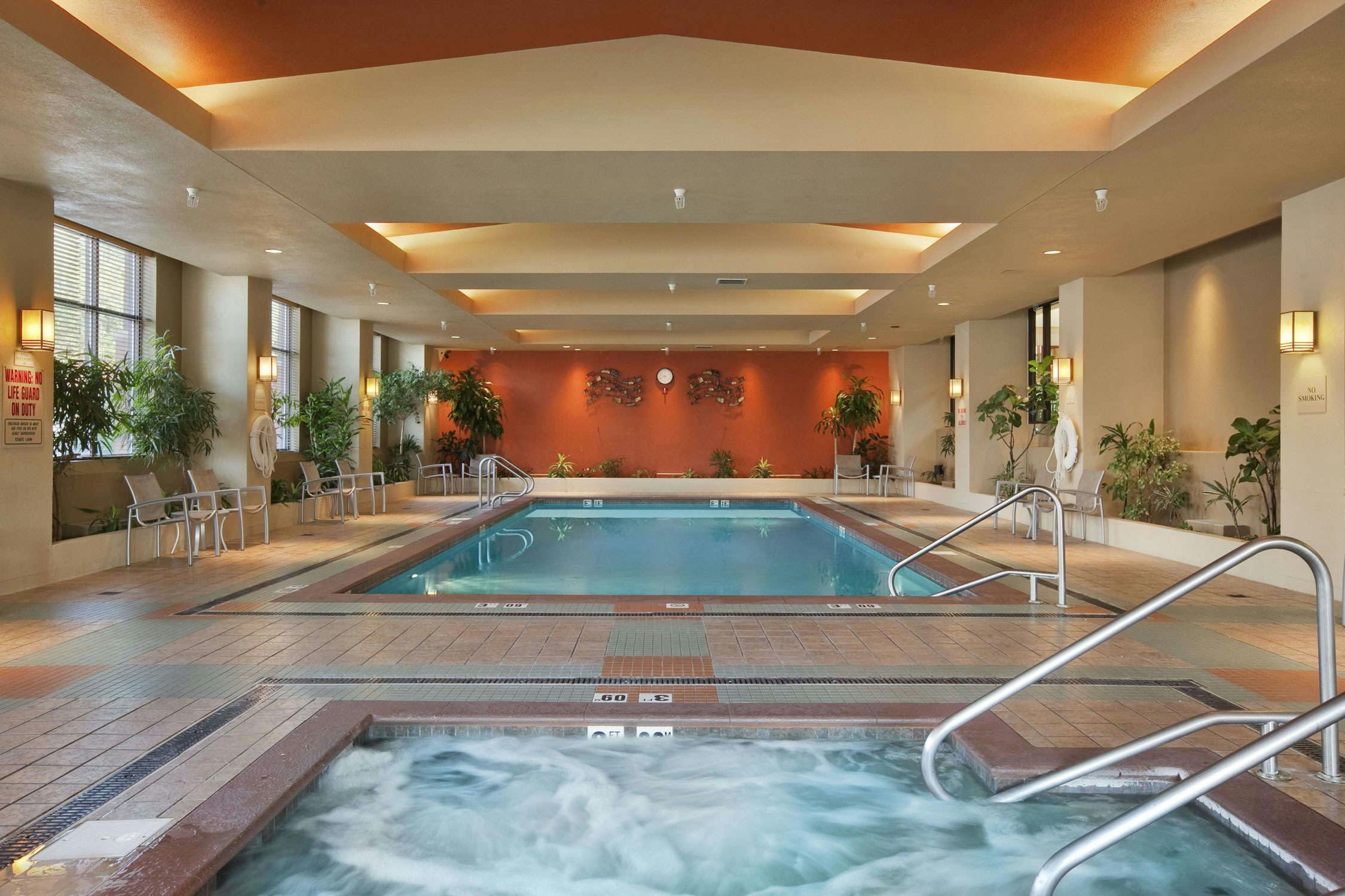 Hotel Embassy Suites Downtown Omaha photo 1