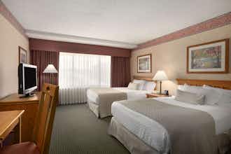 Hotel Embassy Suites Downtown Omaha photo 4