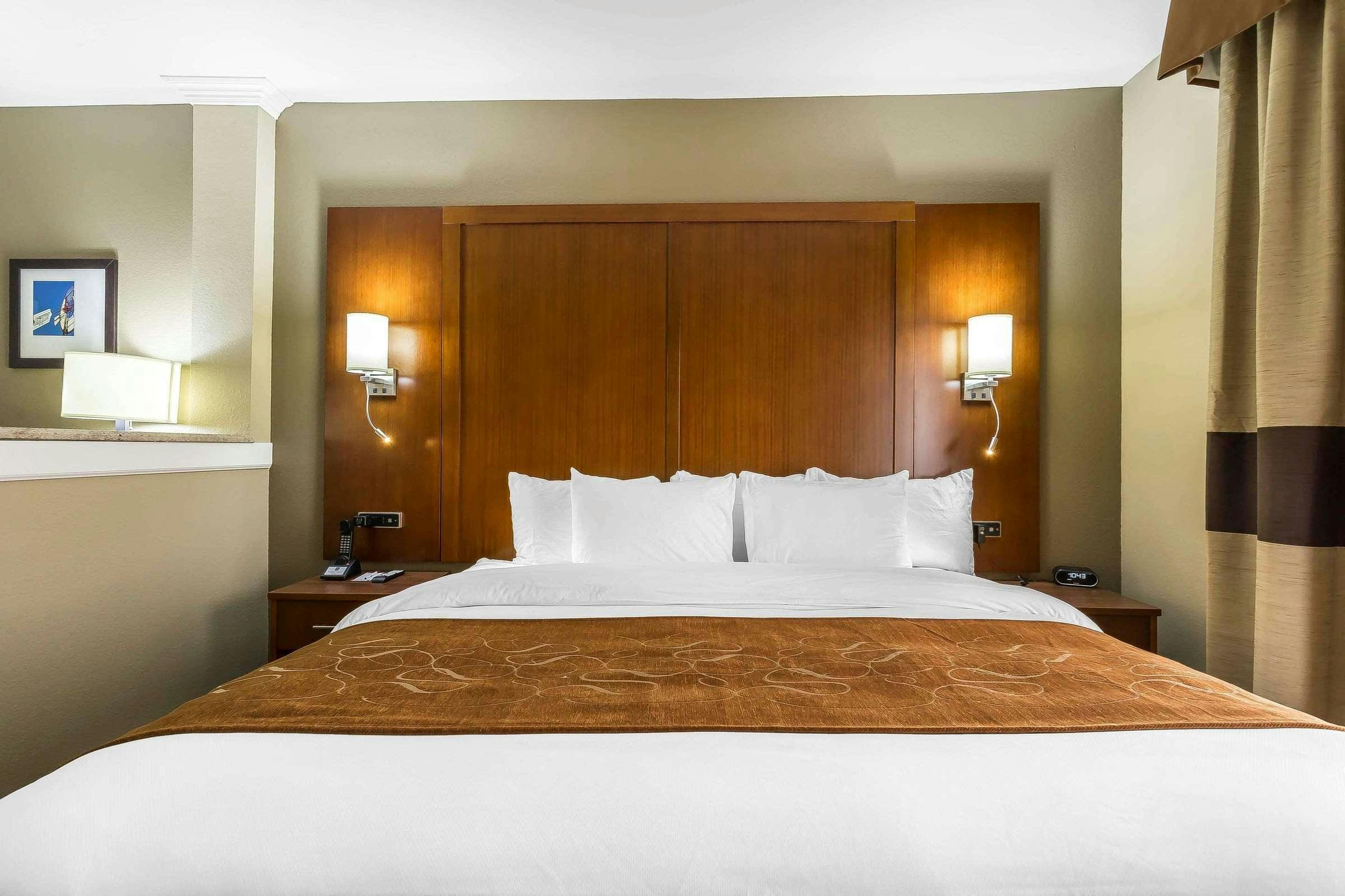 Hotel Comfort Suites Lubbock TX photo 2