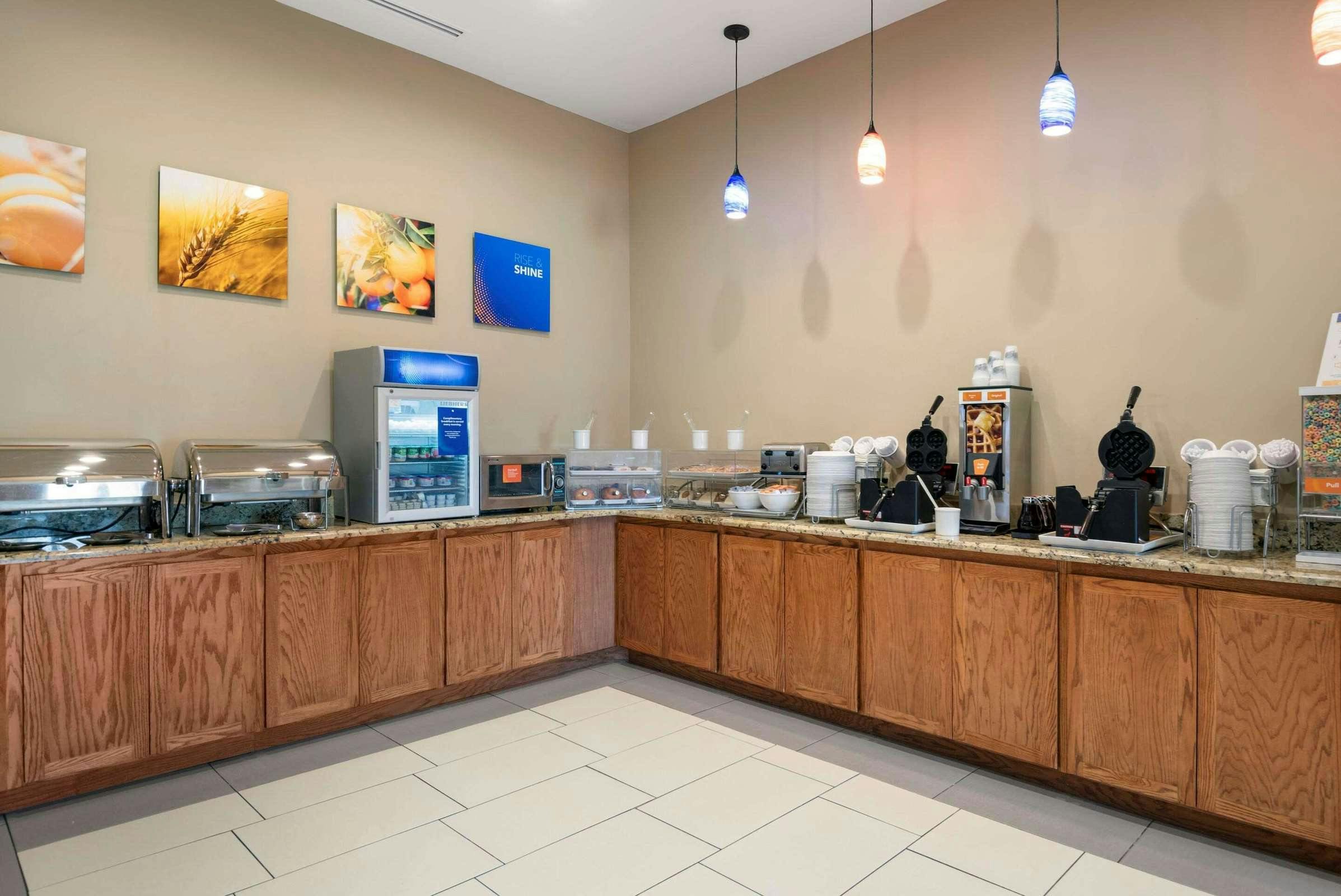 Hotel Comfort Suites Lubbock TX photo 5