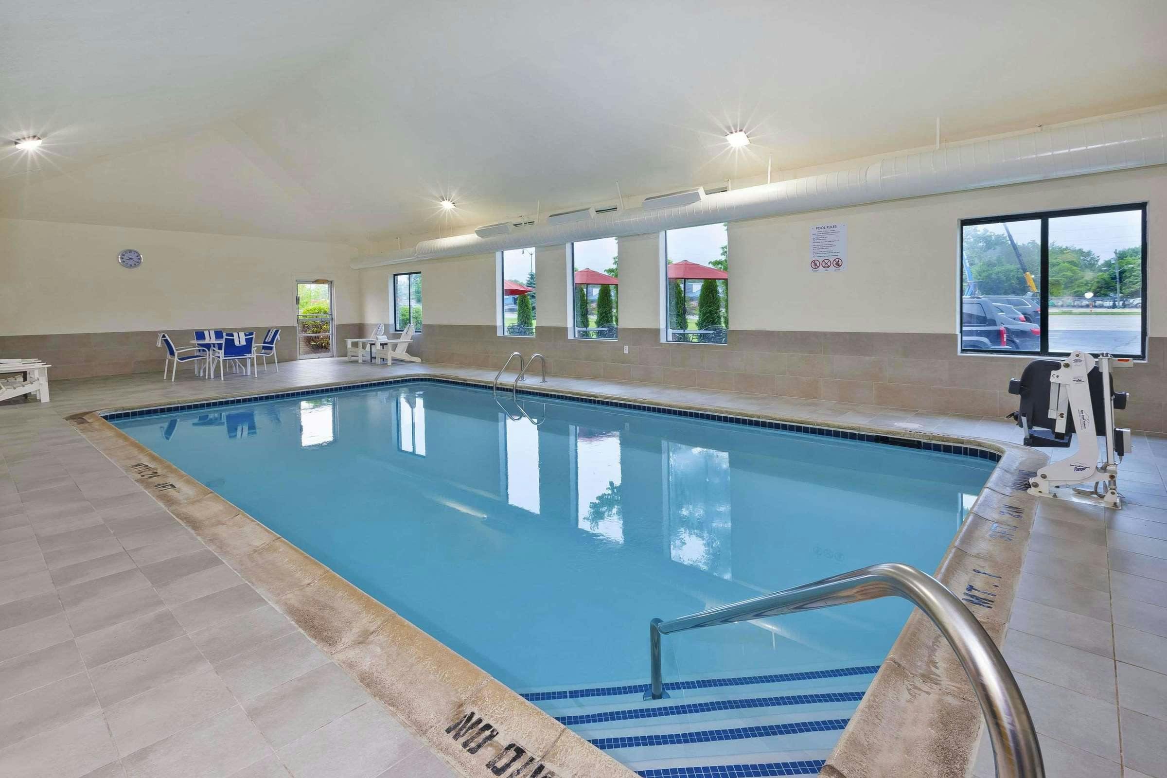 Hotel Comfort Inn & Suites Taylor - Detroit photo 5