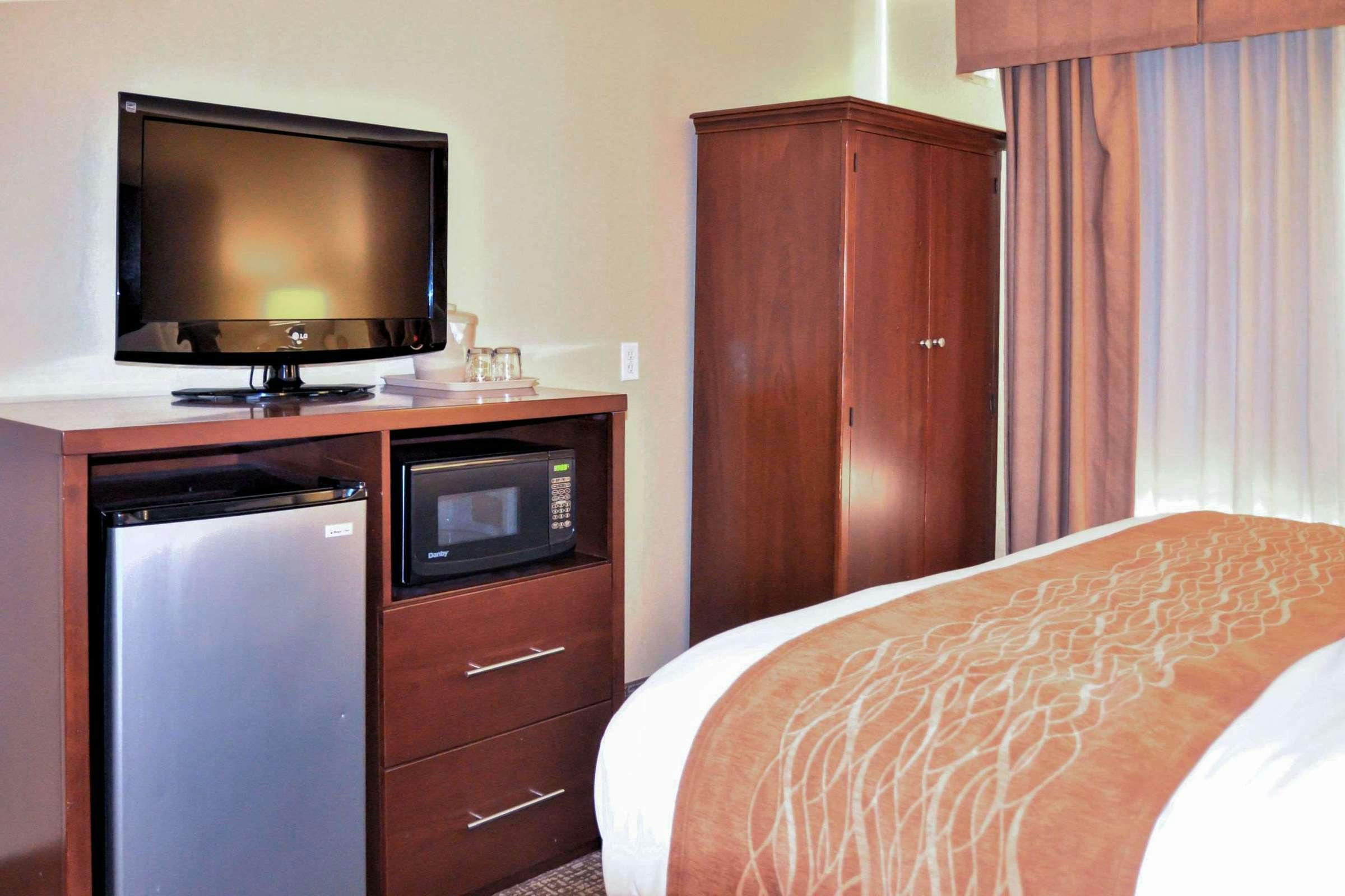 Hotel Comfort Inn & Suites Vancouver Downtown City Center photo 4