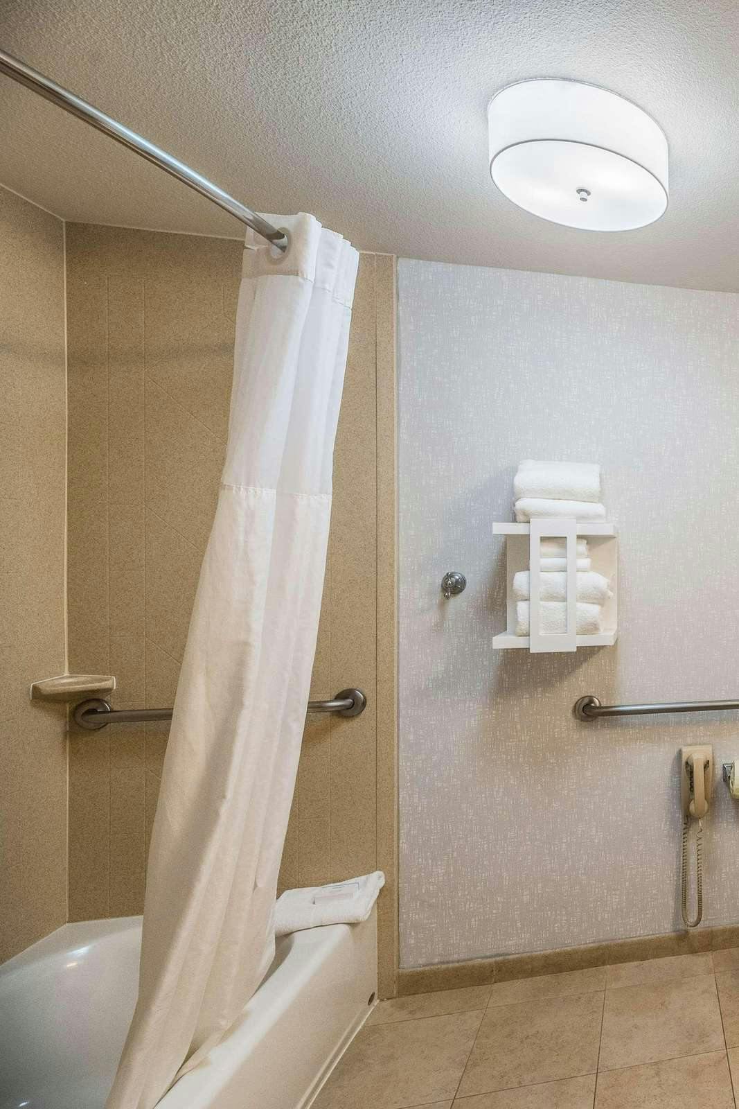 Hotel Hampton Inn Oakland-Hayward photo 2