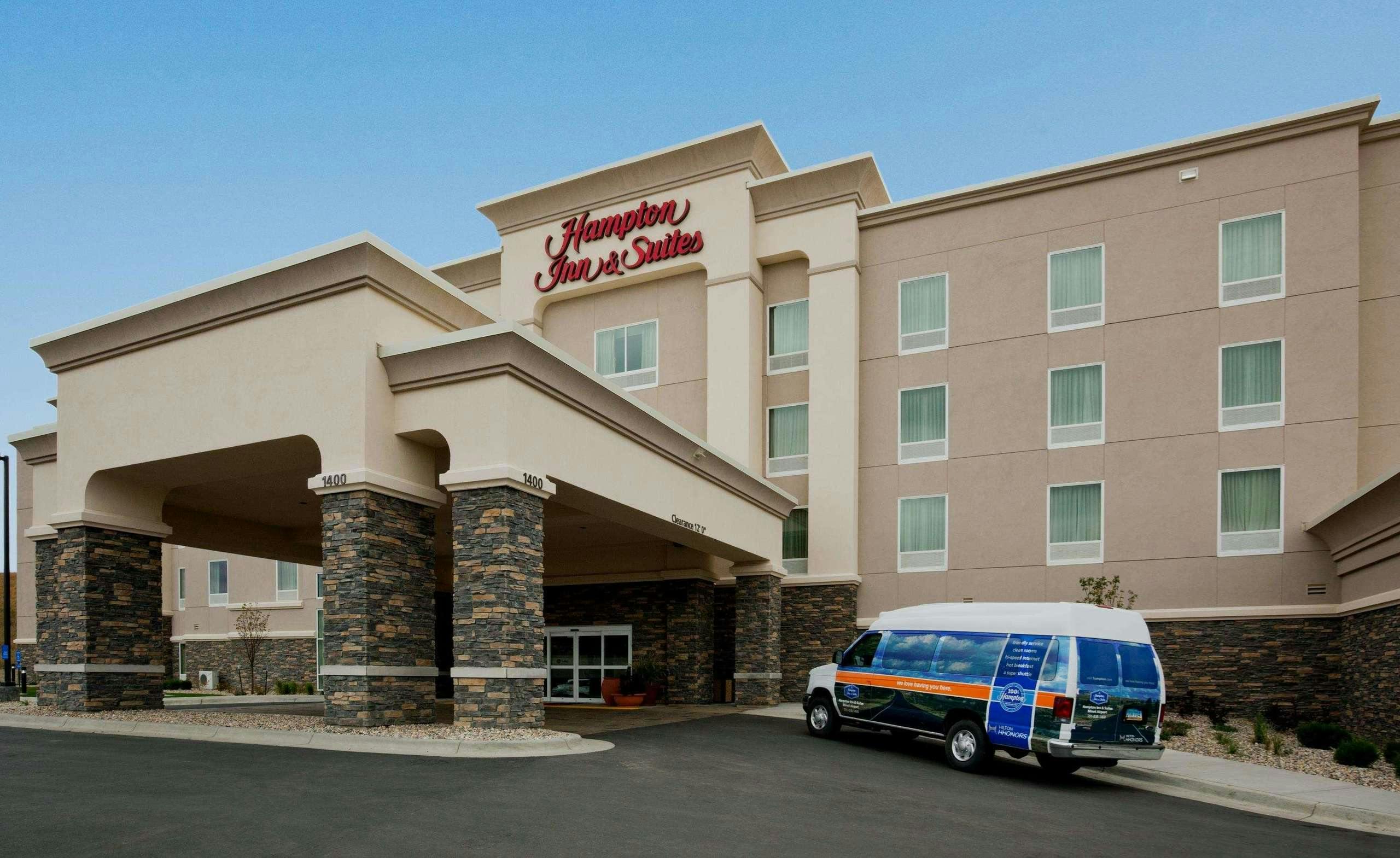 Hotel Hampton Inn & Suites Minot Airport photo 1