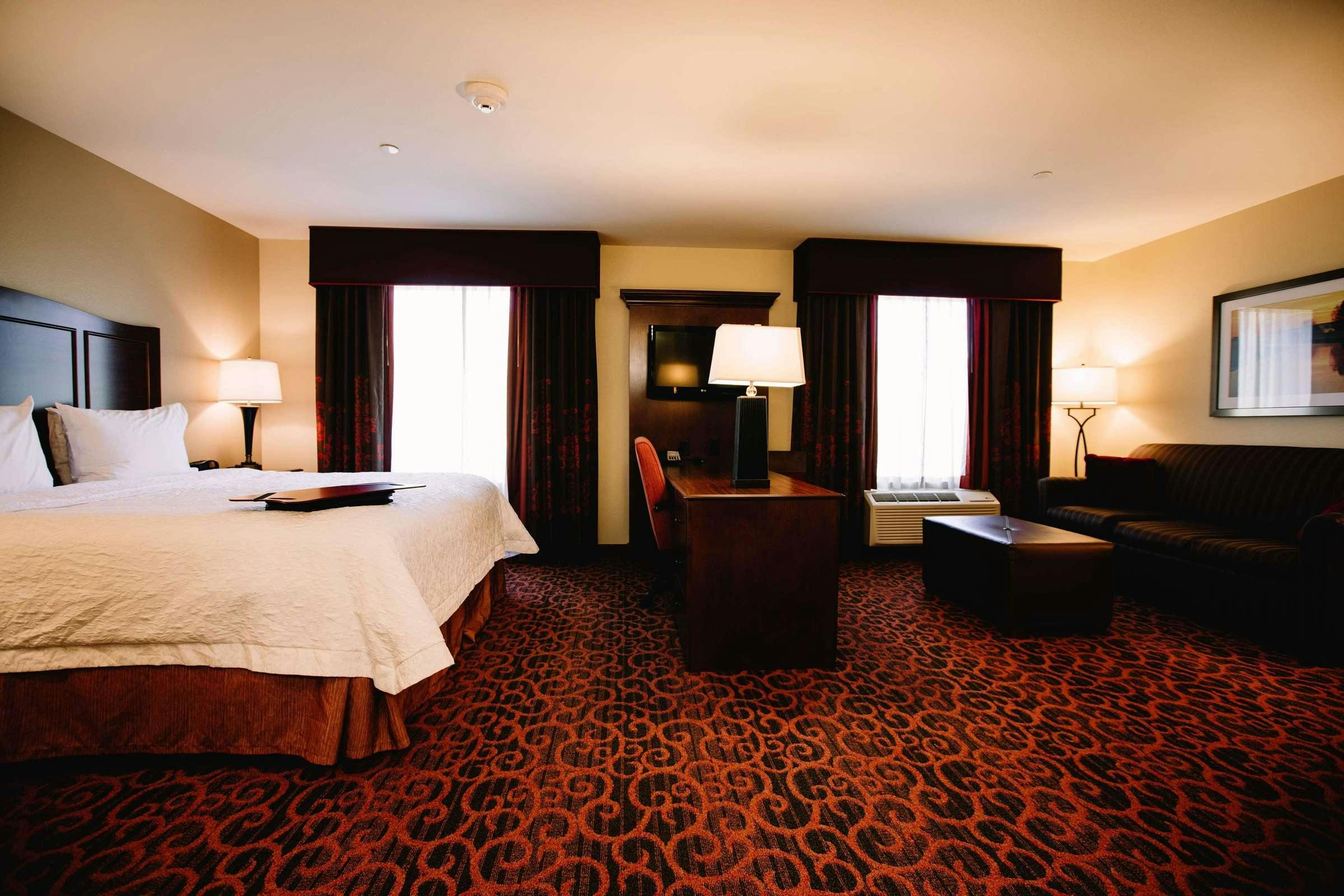 Hotel Hampton Inn & Suites Minot Airport photo 5