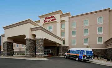 Hotel Hampton Inn & Suites Minot Airport photo 1
