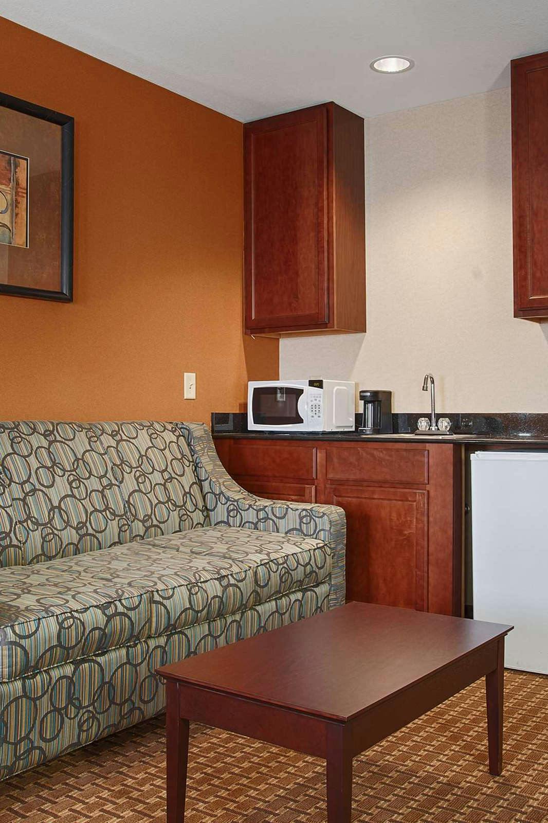 Hotel Best Western Concord Inn & Suites photo 3