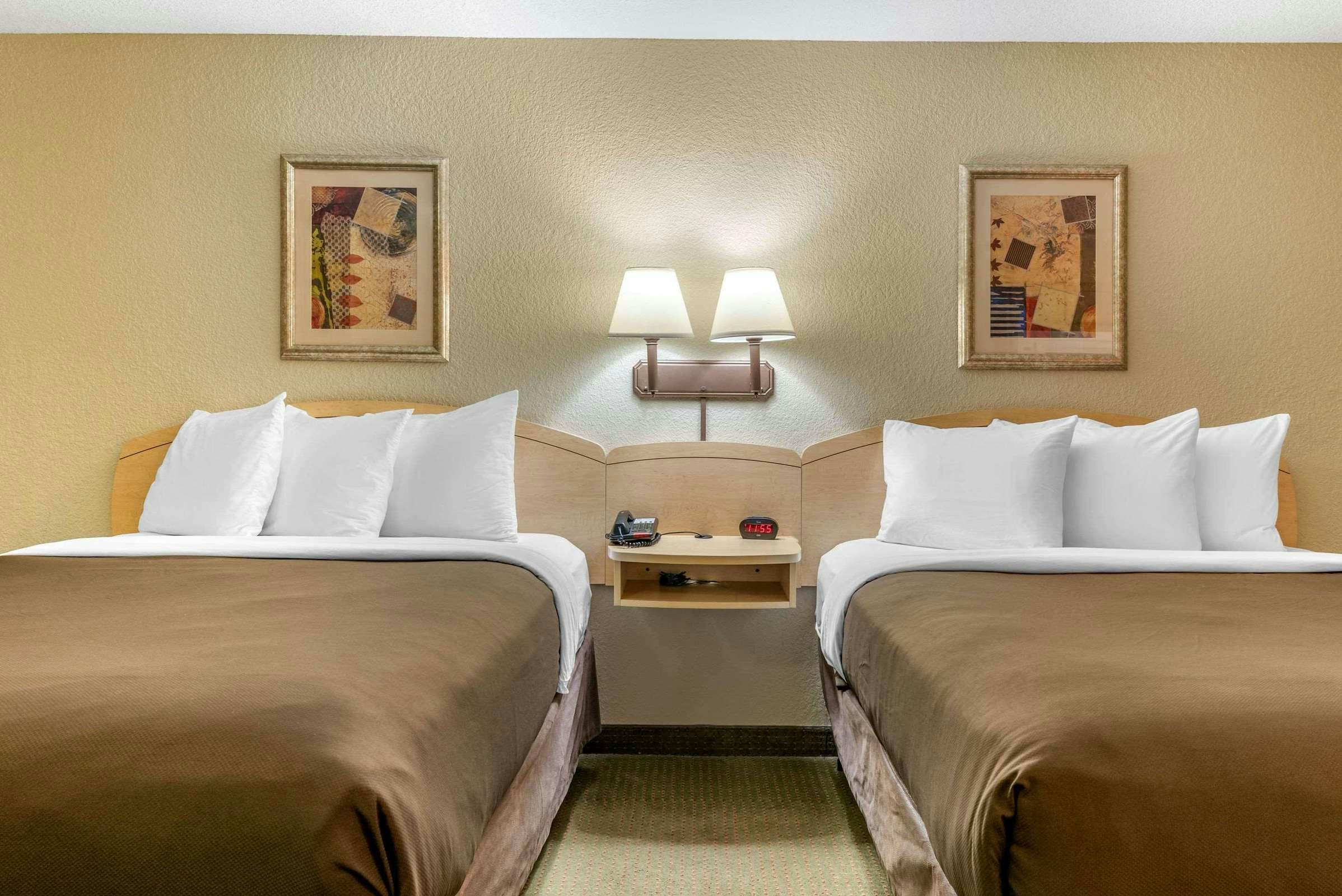 Hotel Suburban Studios South Bend photo 3