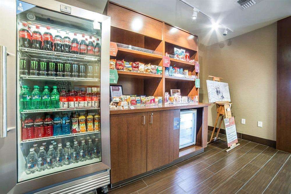 Hotel Comfort Suites Airport-University photo 1