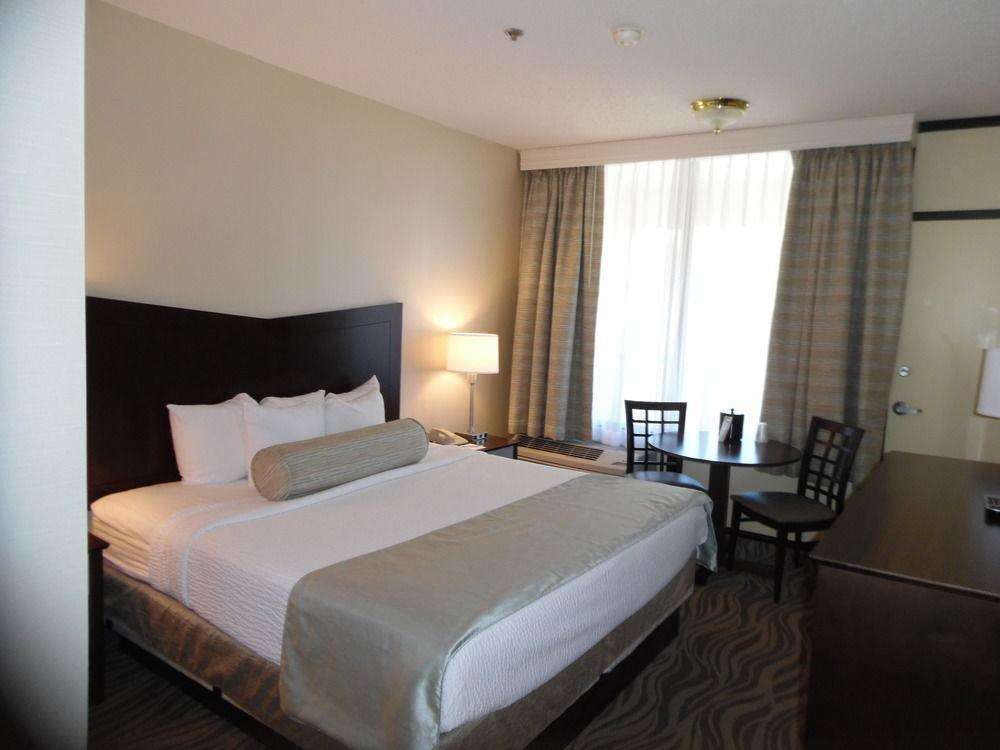 The Breakers Hotel &amp; Suites