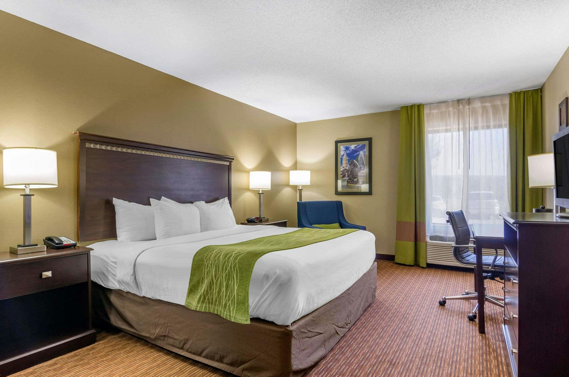 Hotel Comfort Inn & Suites Kansas City - Northeast photo 3