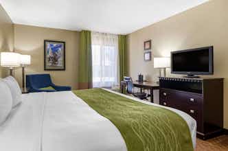 Hotel Comfort Inn & Suites Kansas City - Northeast photo 2