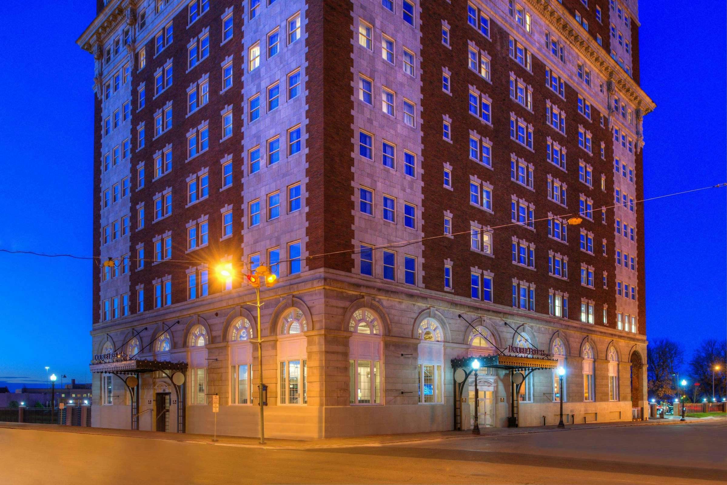 Hotel DoubleTree by Hilton Utica photo 1