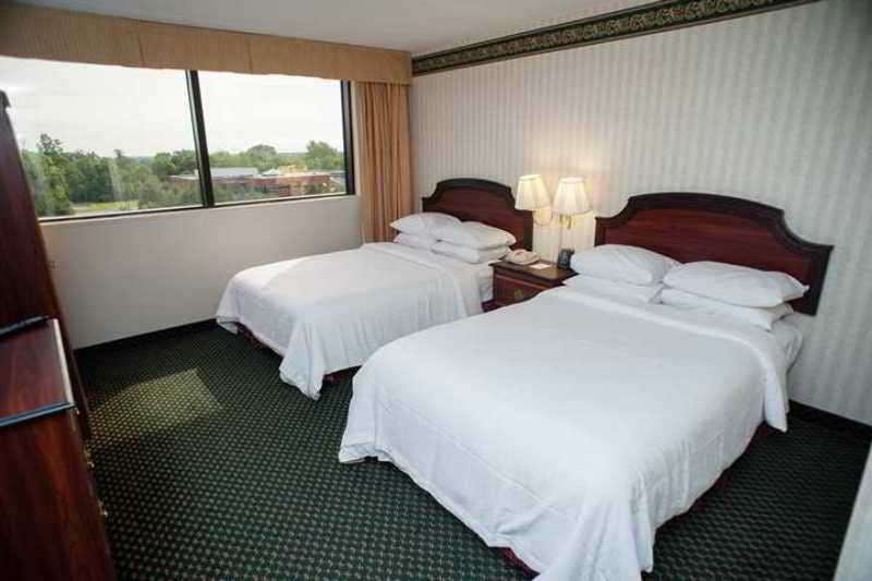 Hotel Embassy Suites by Hilton Detroit Livonia Novi photo 1
