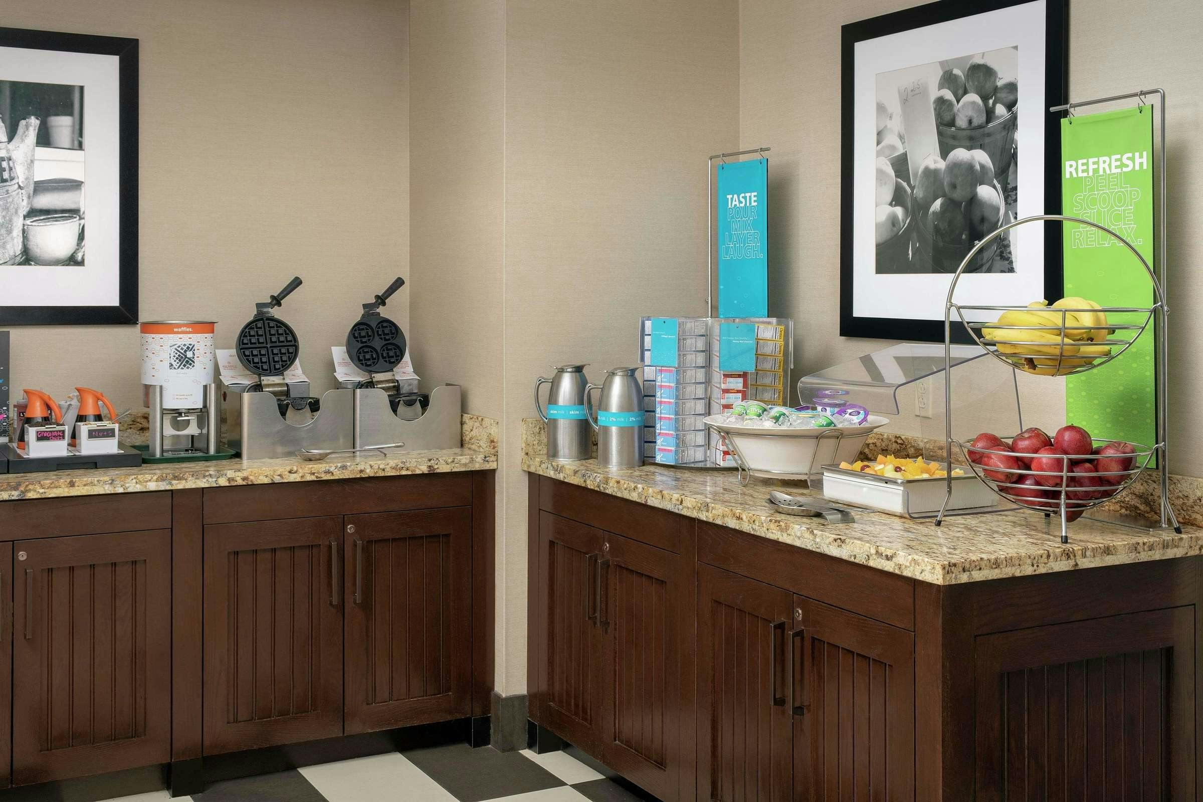 Hotel Hampton Inn Kansas City The Legends photo 3