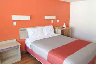 Hotel Rodeway Inn Altoona Orchard Plaza photo 1