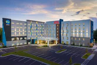 Hotel Hampton Inn & Suites Charlotte Airport Lake Pointe photo 1