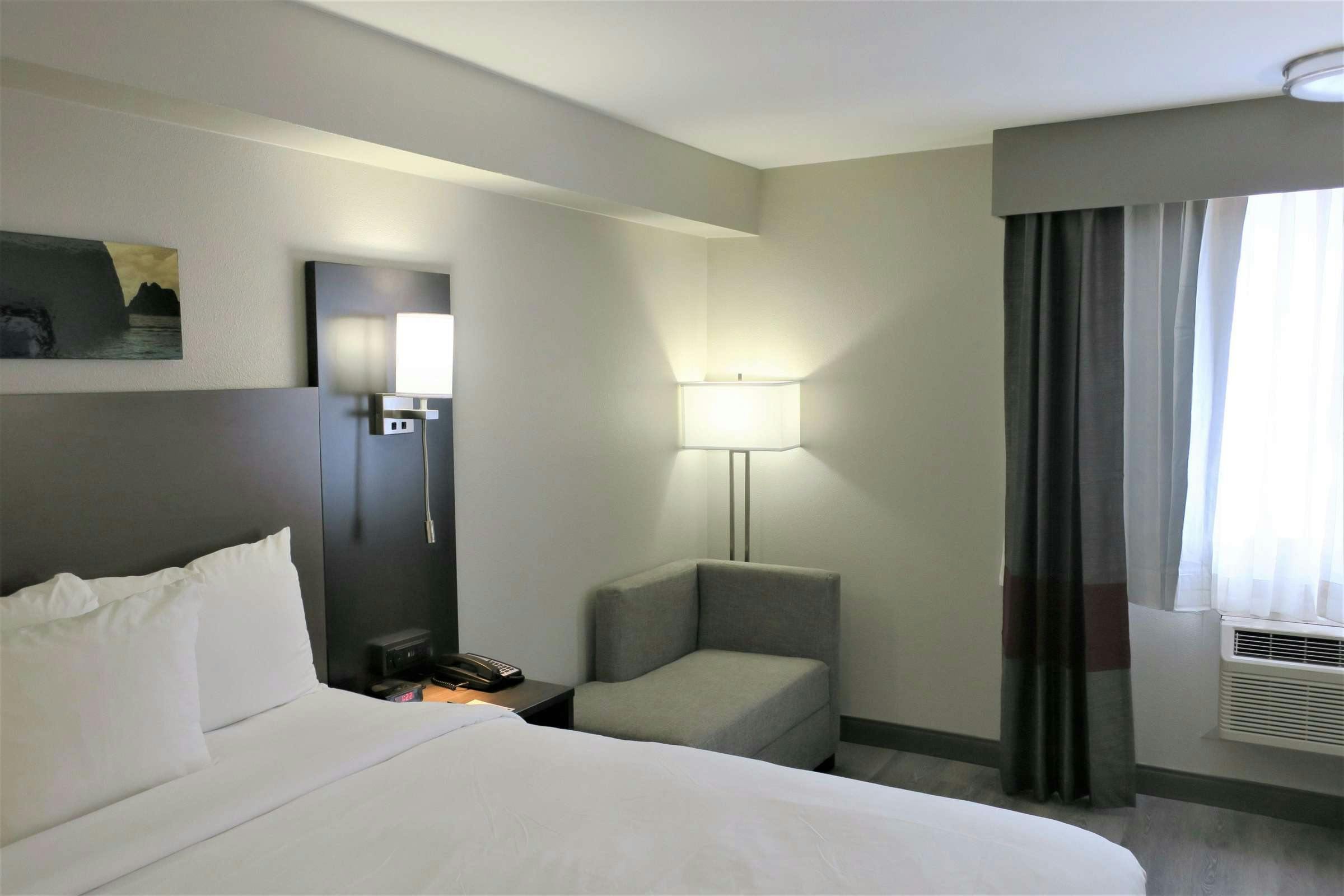 Hotel Quality Inn and Suites Pacific Auburn photo 1