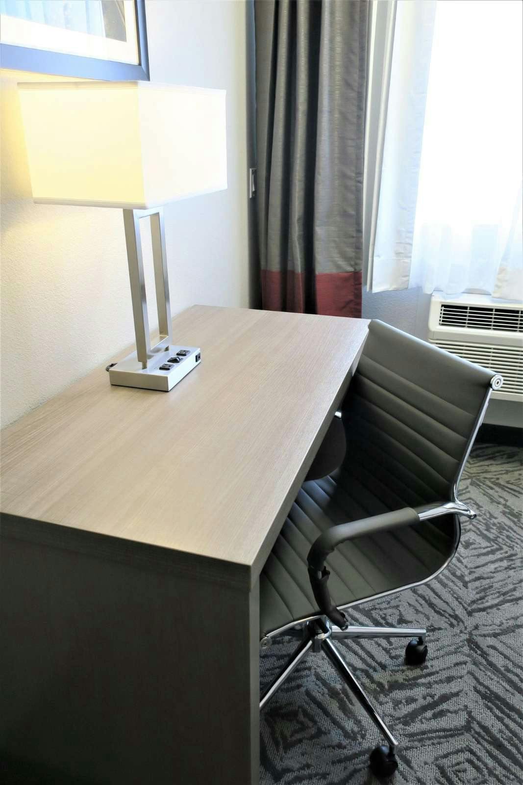 Hotel Quality Inn and Suites Pacific Auburn photo 3