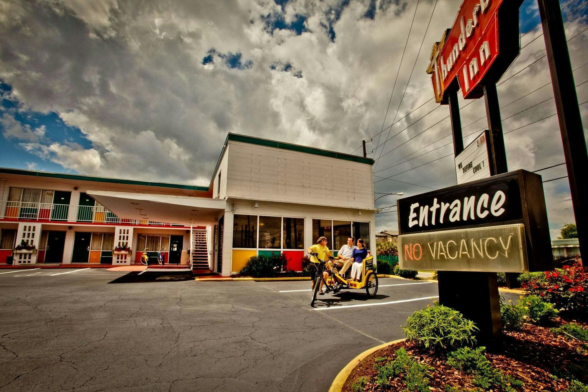 Hotel Thunderbird Inn photo 2