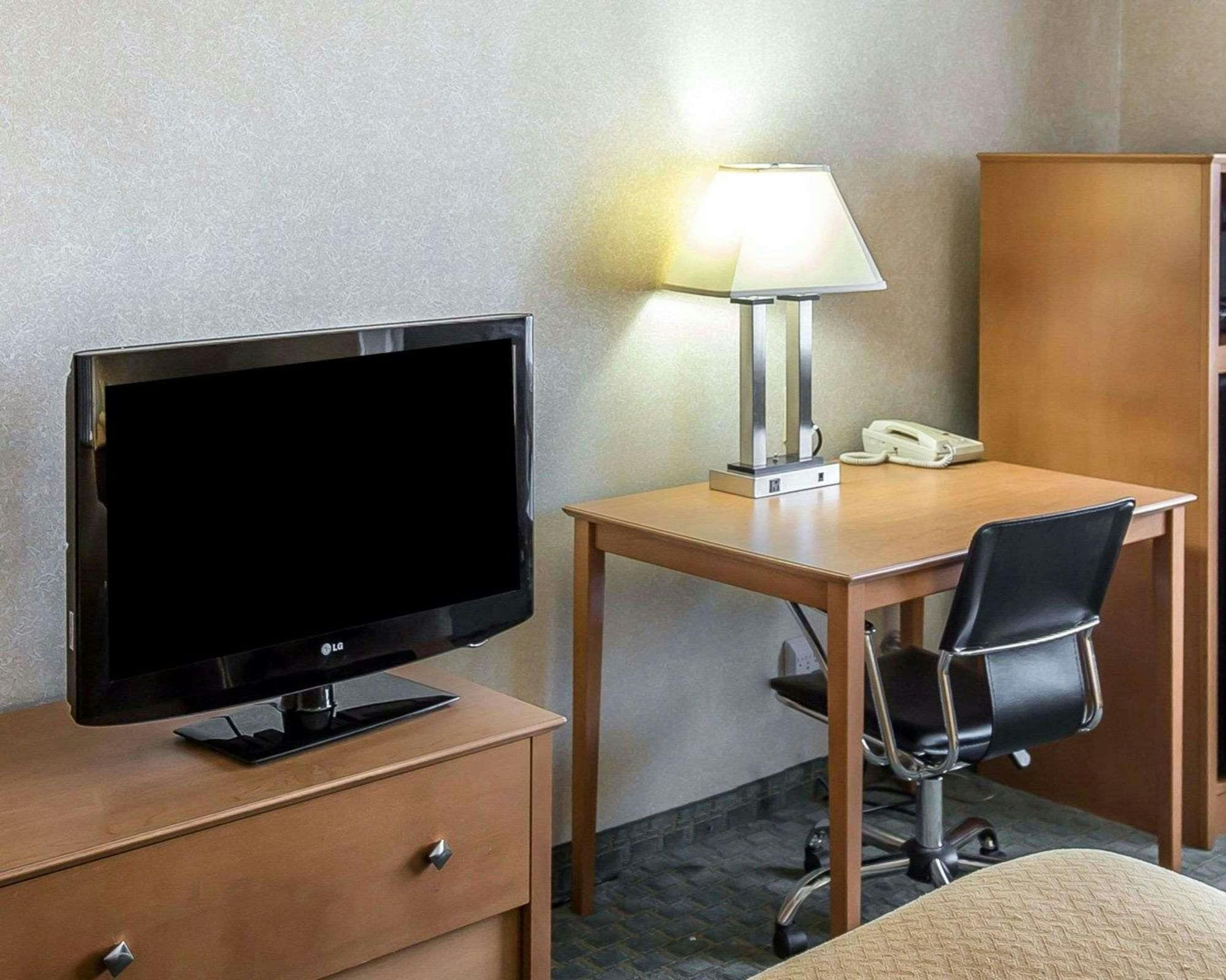Hotel Quality Inn at Collins Road - Cedar Rapids photo 5
