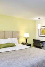 Hotel Candlewood Suites College Station At University photo 3