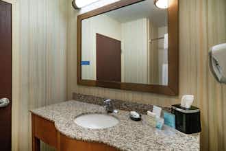 Hotel Spark by Hilton Bardstown photo 1
