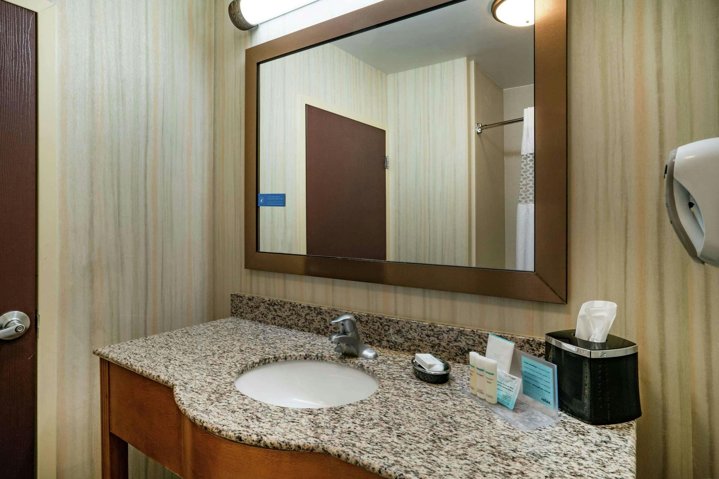 Hotel Spark by Hilton Bardstown photo 3