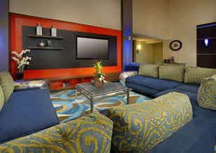 Hotel Comfort Suites Waco North - Near University Area photo 3