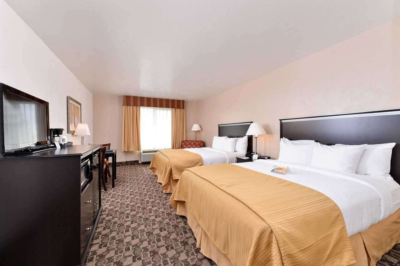 Hotel Quality Inn Vernal Near Dinosaur National Monument photo 4