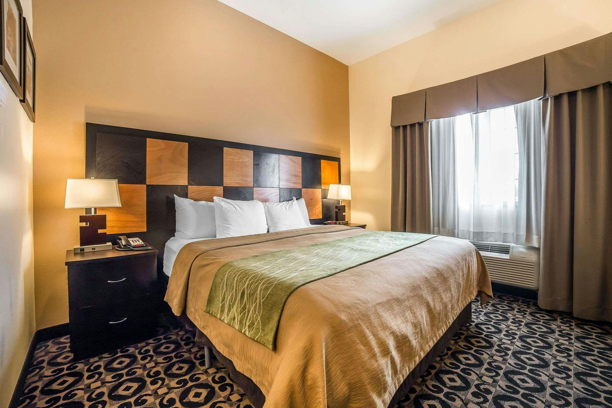 Hotel COMFORT INN BALLARD-ROOSEVELT photo 2