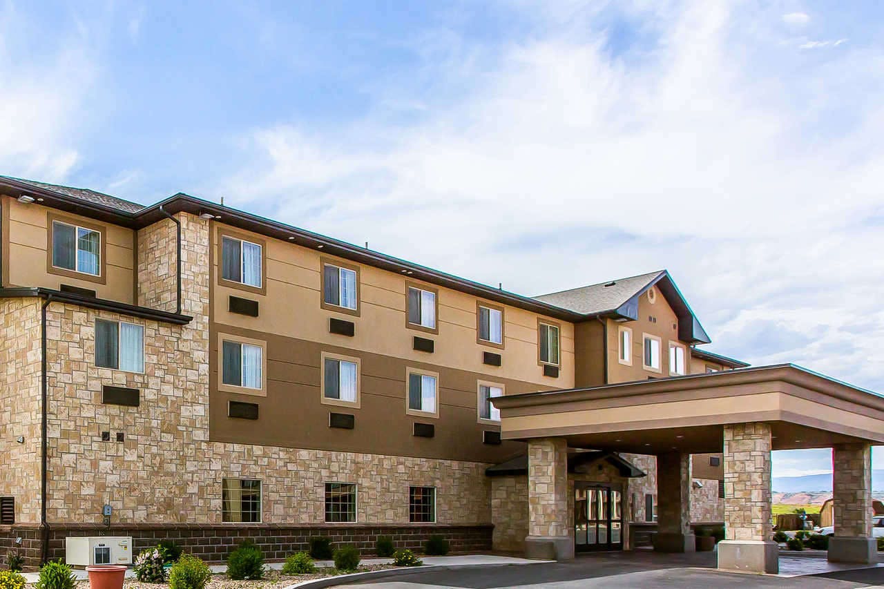 COMFORT INN BALLARD-ROOSEVELT