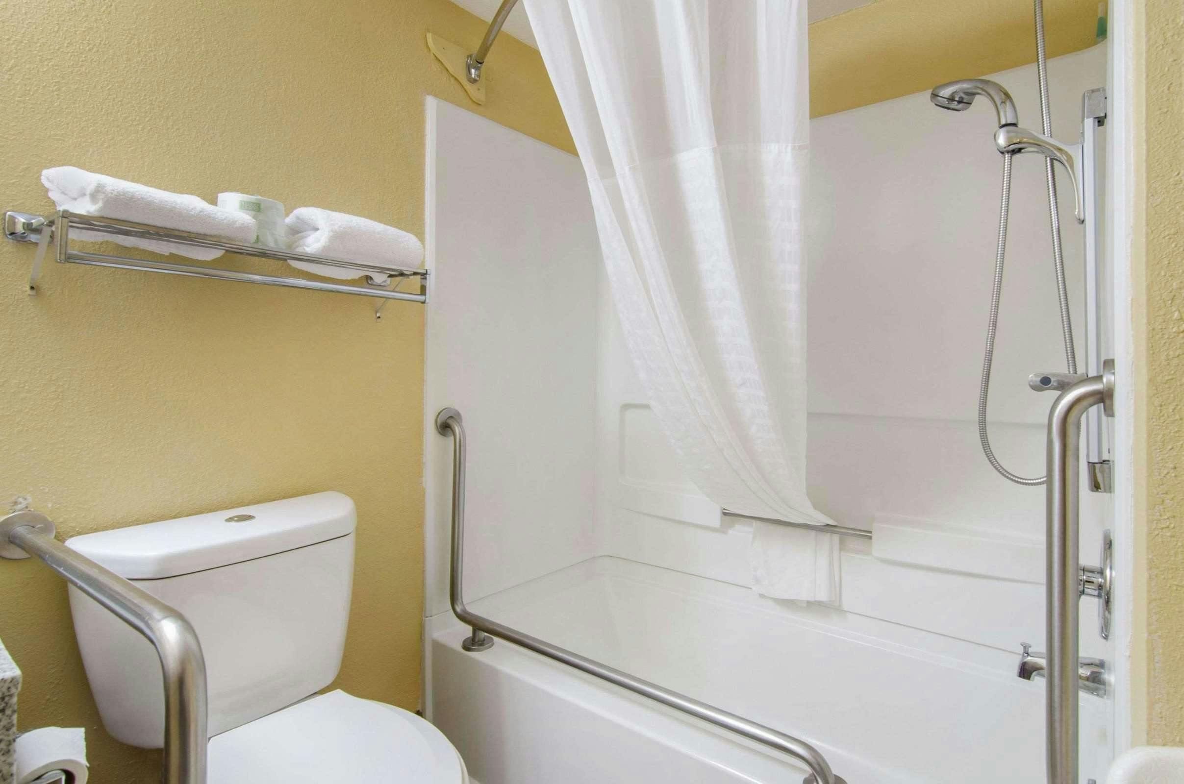 Hotel Quality Inn Merriam Kansas City photo 5