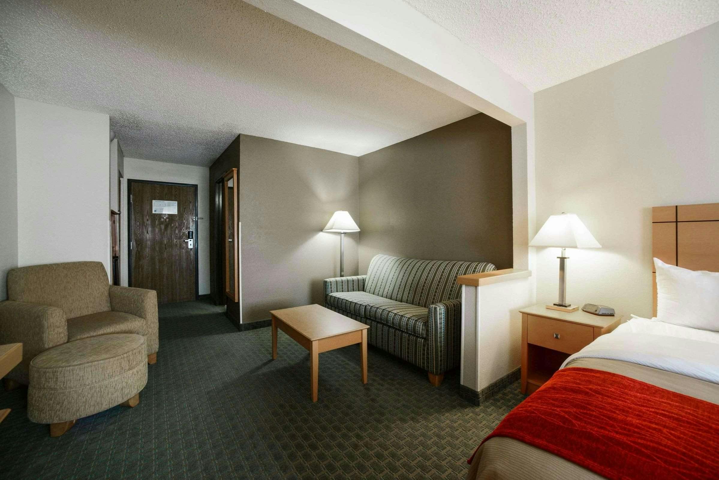 Hotel AmericInn by Wyndham Quincy photo 5