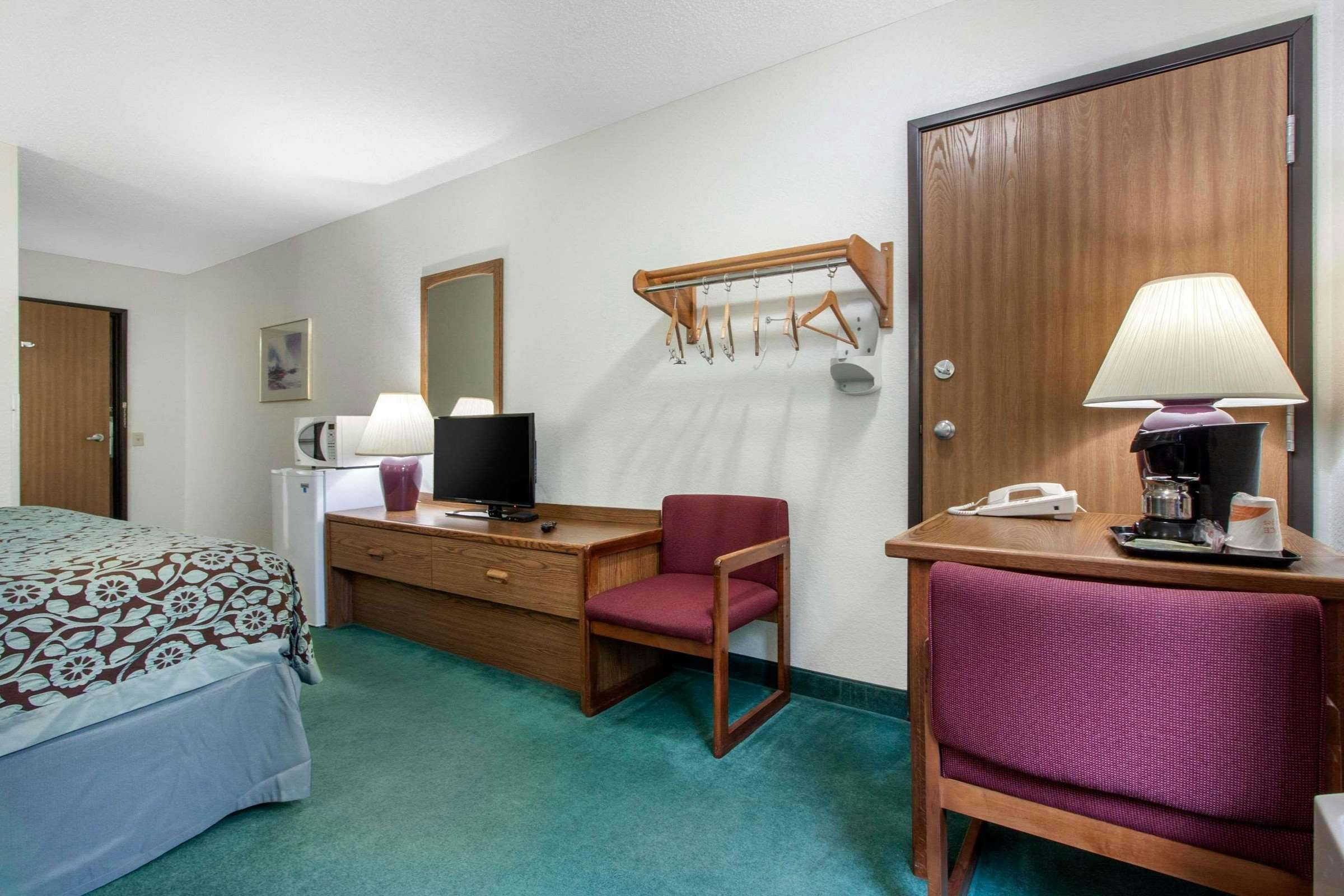 Hotel Econo Lodge Oacoma - Chamberlain West photo 4