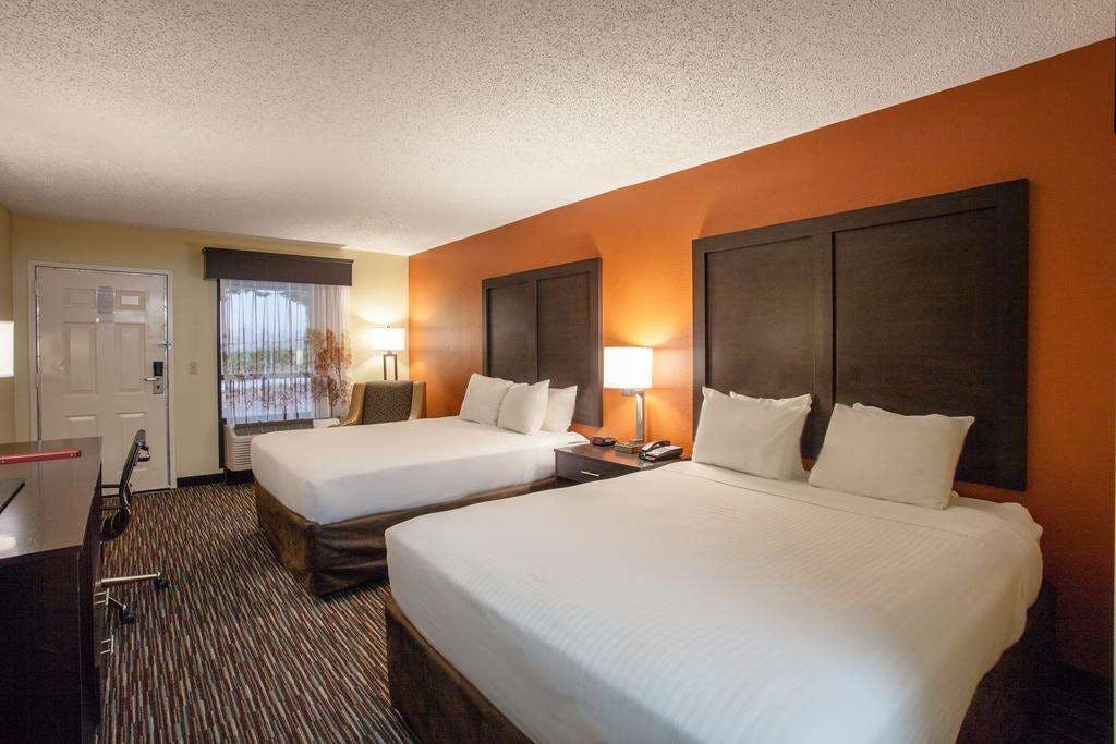 Hotel Clarion Pointe Biltmore Village photo 4