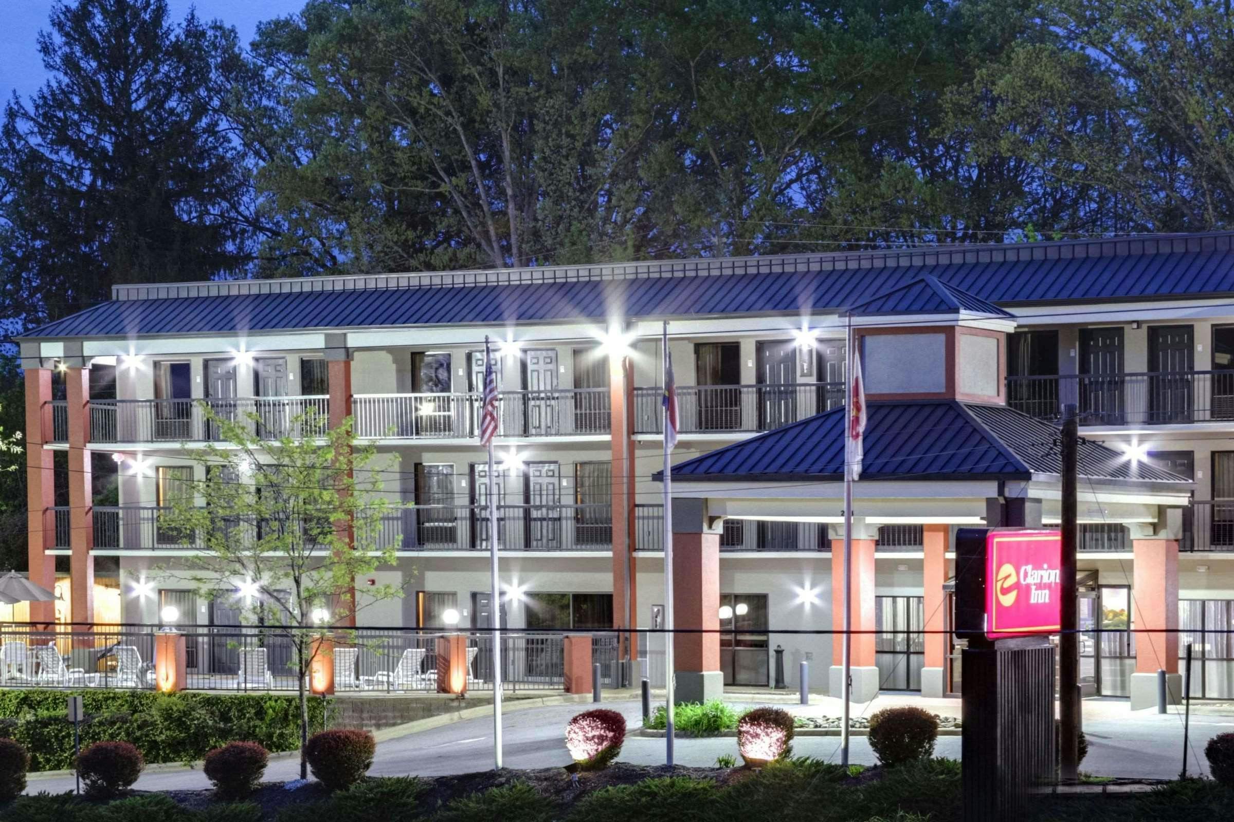 Hotel Clarion Pointe Biltmore Village photo 2