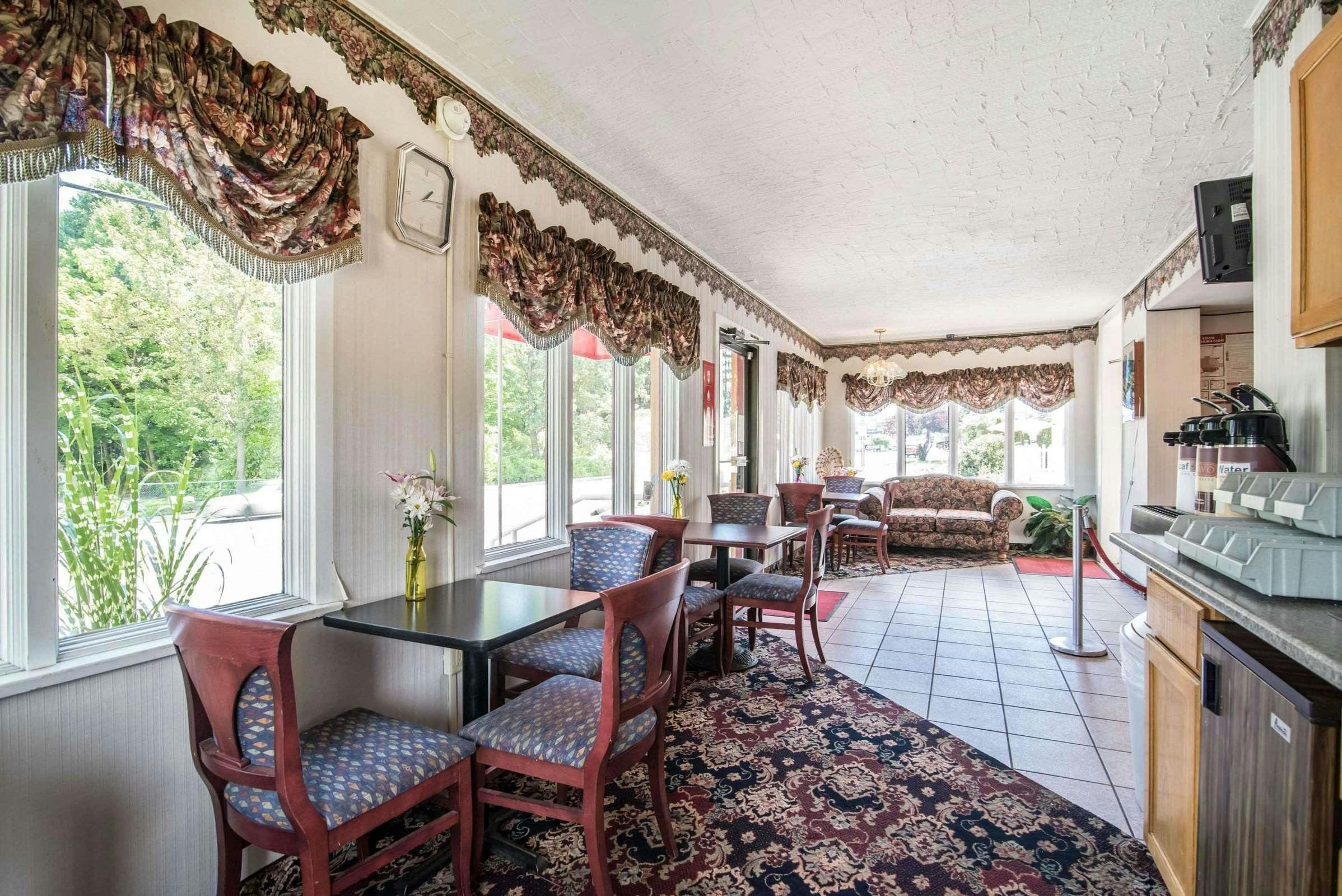 Hotel Econo Lodge Brattleboro South photo 4