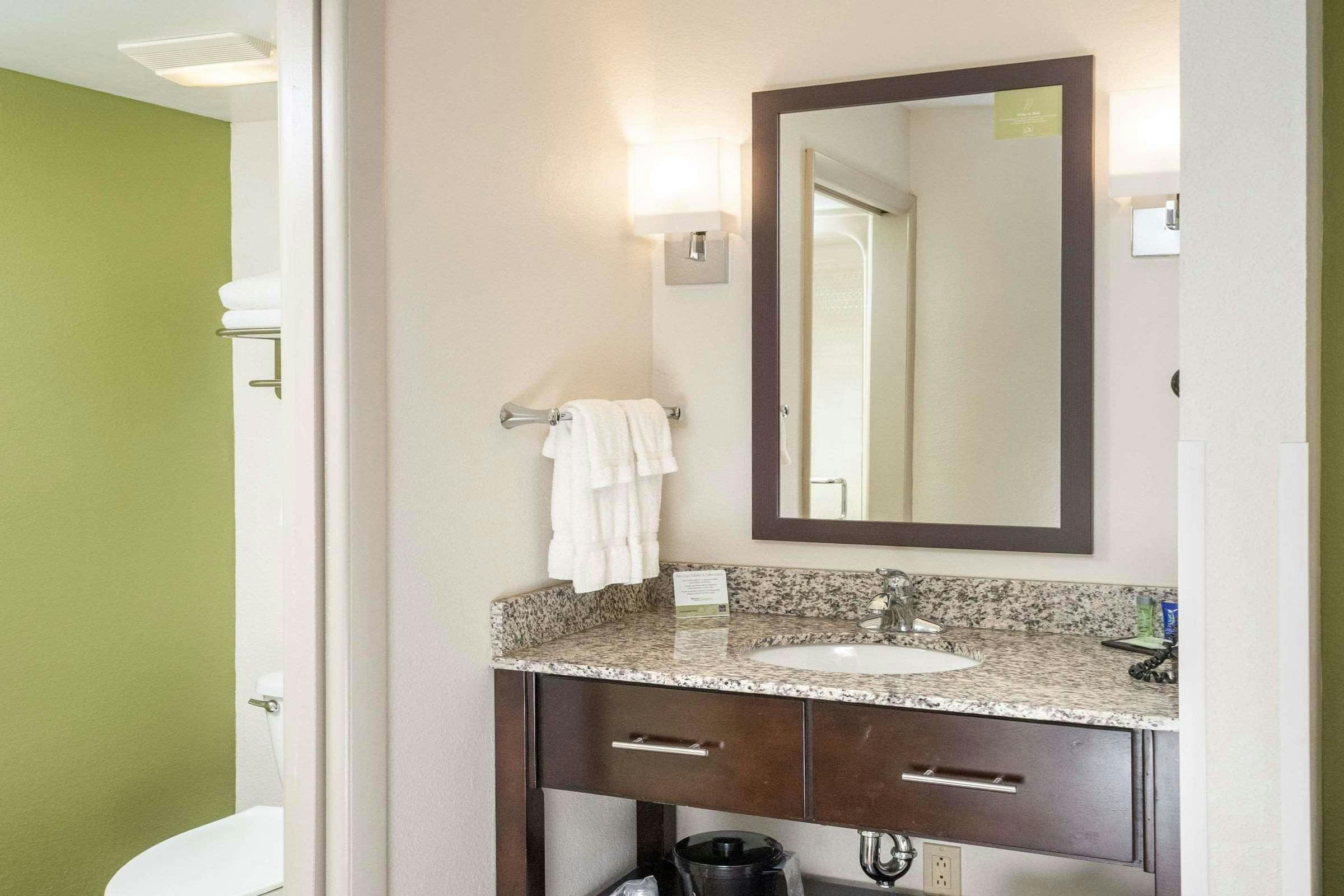 Hotel Sleep Inn Charleston North WV photo 3