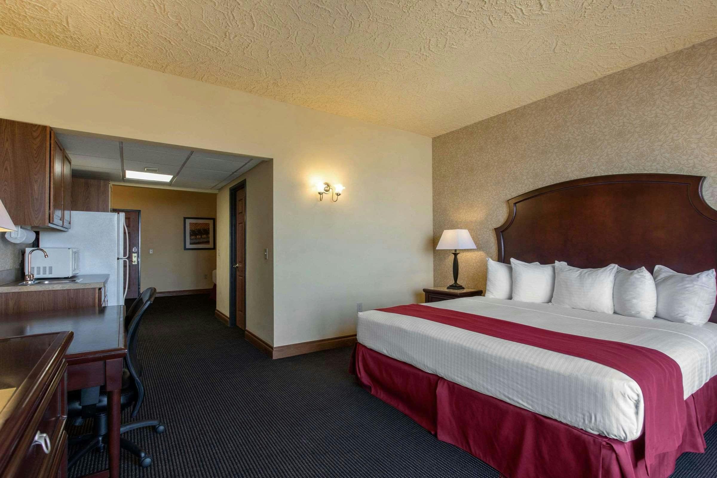 Hotel Shoreline Inn & Conference Center, Ascend Hotel Collection photo 4