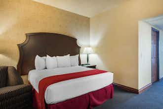 Hotel Shoreline Inn & Conference Center, Ascend Hotel Collection photo 1