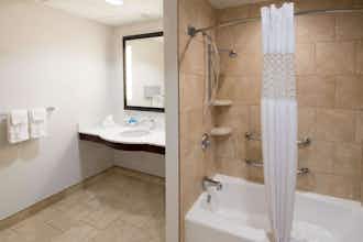 Hotel Hampton Inn & Suites Charlotte/South Park at Phillips Place photo 1