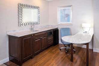 Hotel Hampton Inn & Suites Charlotte/South Park at Phillips Place photo 5