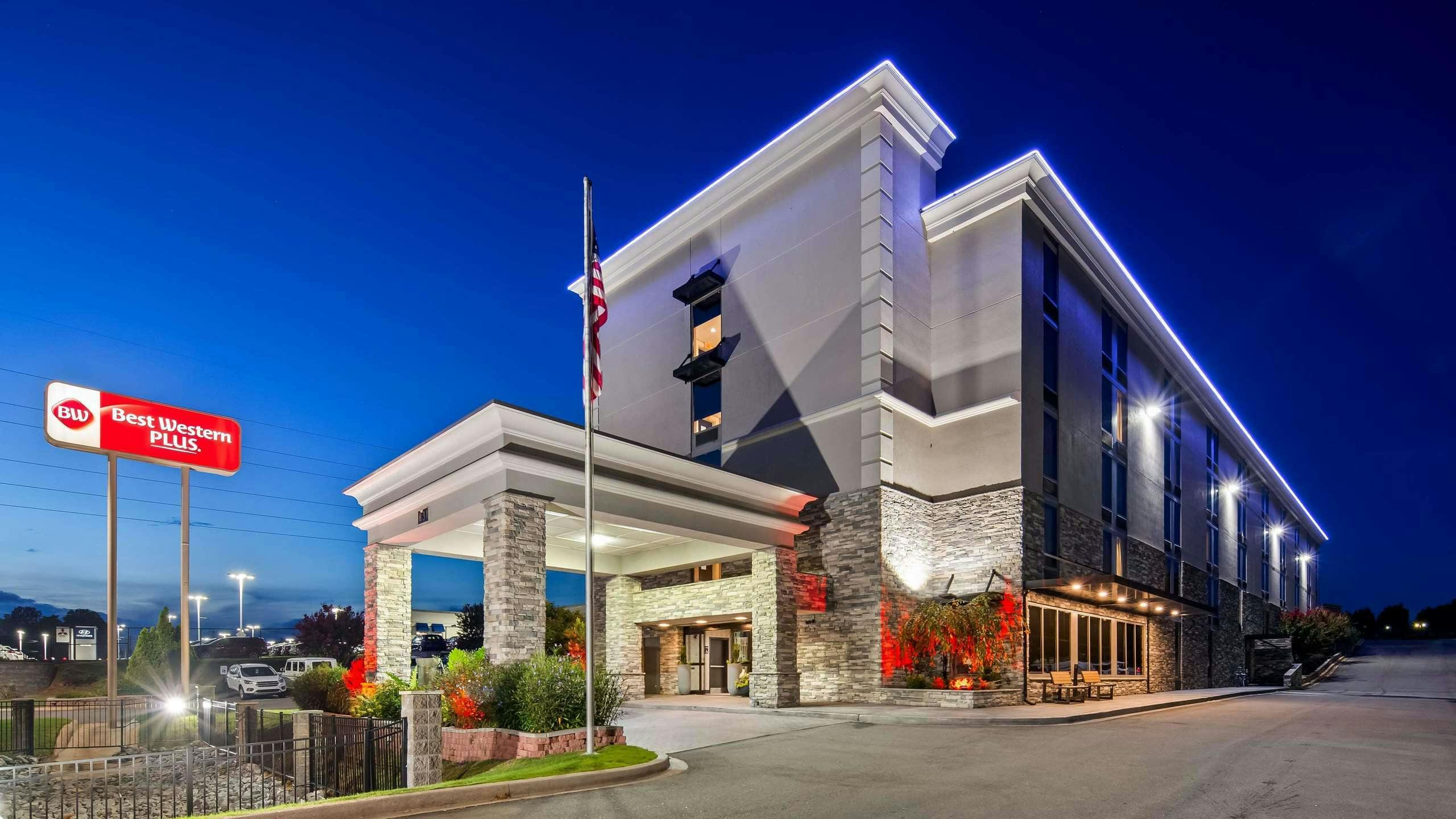 Hotel Best Western Plus Greenville I-385 Inn & Suites photo 1