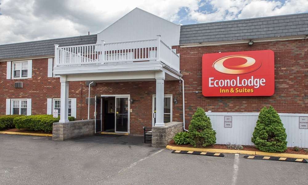Econo Lodge Inn & Suites Windsor Locks Bradley Airport
