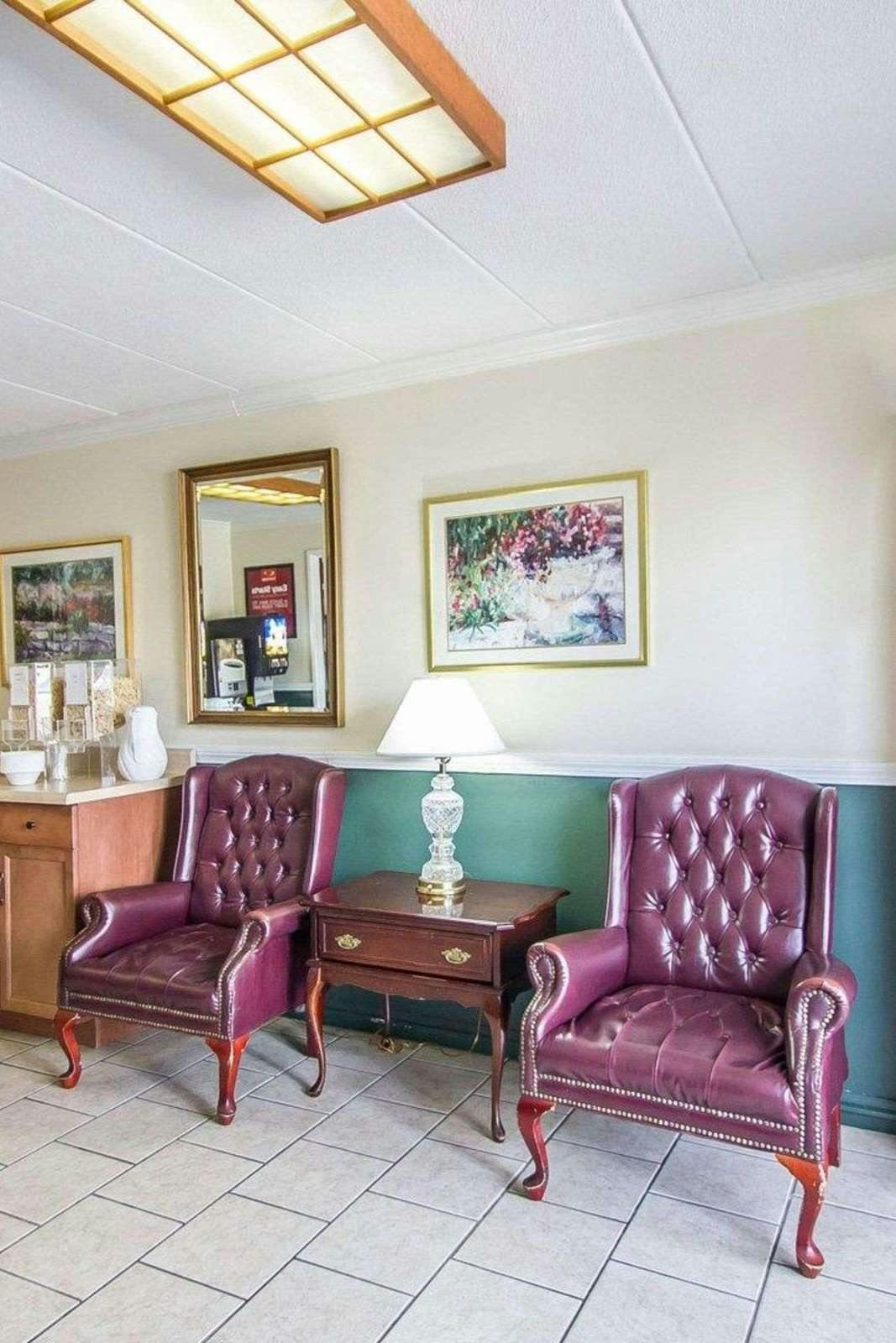 Hotel Econo Lodge Inn & Suites Windsor Locks Bradley Airport photo 3