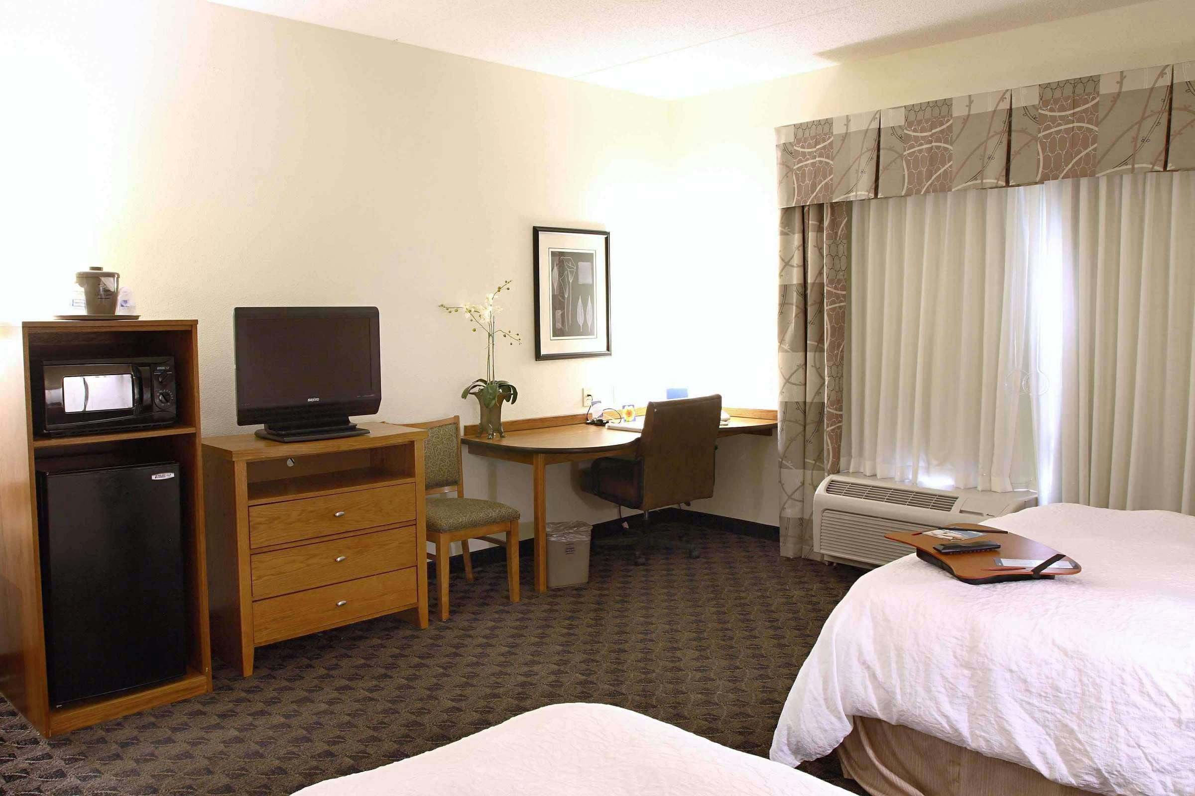 Hotel Hampton Inn & Suites Chesapeake-Square Mall photo 1