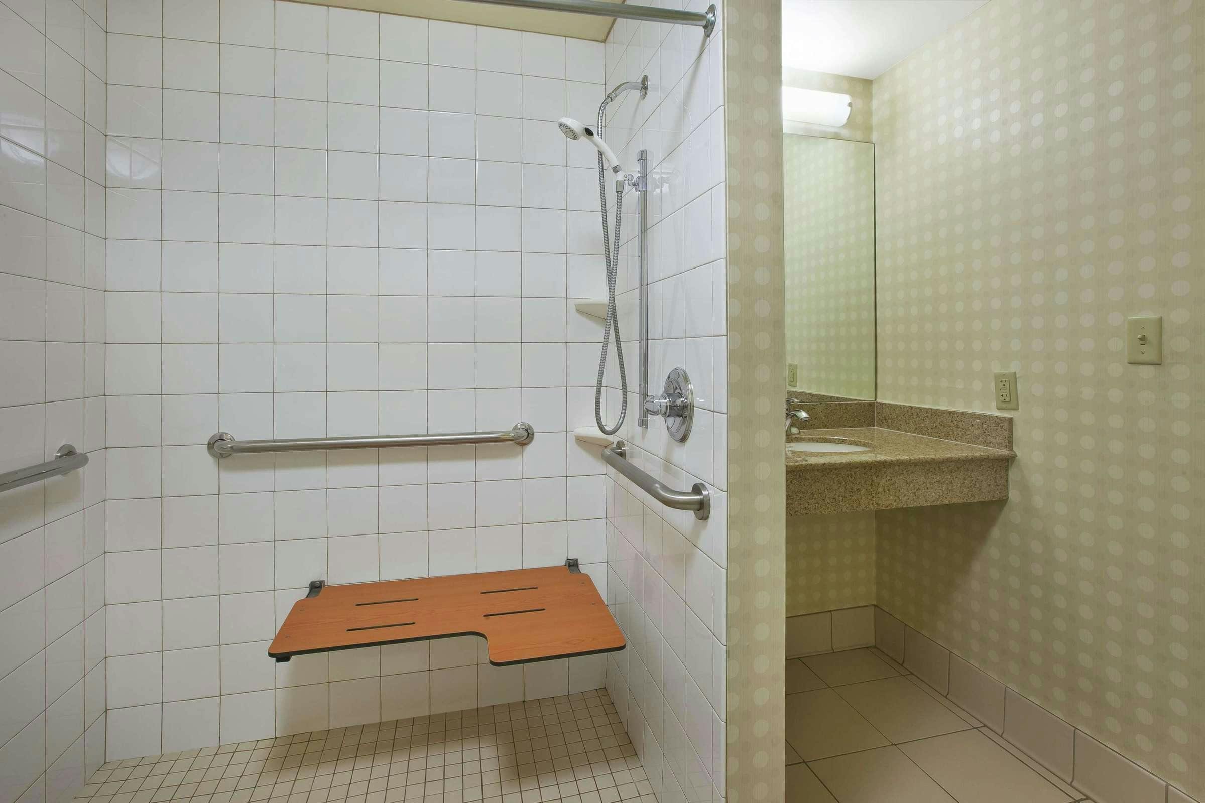 Hotel Hilton Garden Inn Clarksburg Bridgeport photo 3