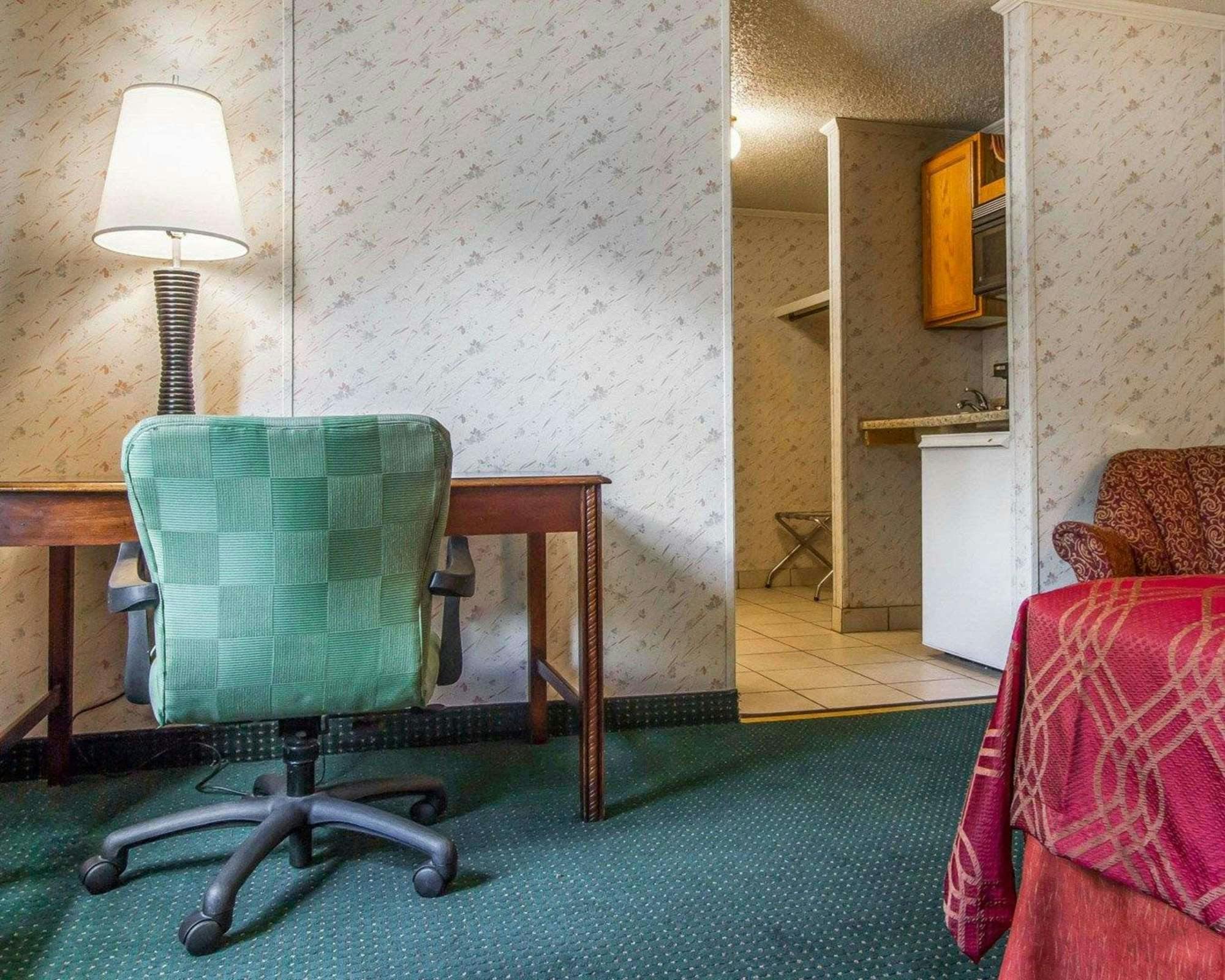 Hotel Rodeway Inn & Suites Brunswick Near Hwy 1 photo 2